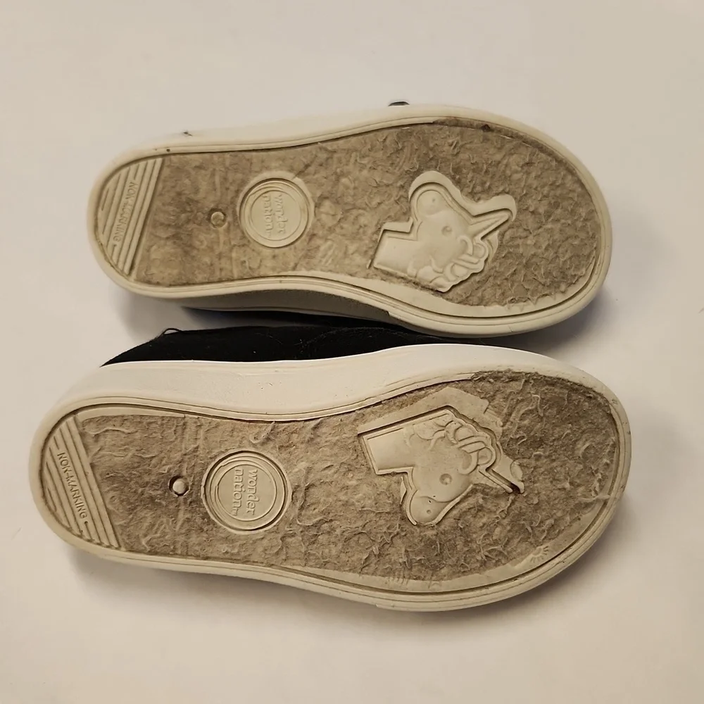 Wonder Nation Girls Shoes size 7 slip on Sneakers Bows